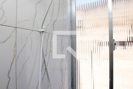 Banheiro de kitnet/studio para alugar com 1 quarto, 23m² em Centro Histórico, Porto Alegre