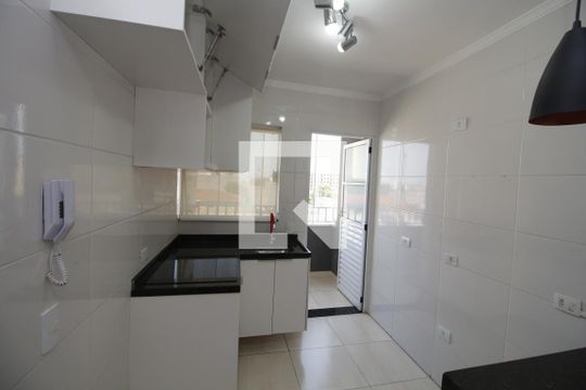 Cozinha de apartamento para alugar com 2 quartos, 42m² em Chácara Seis de Outubro, São Paulo