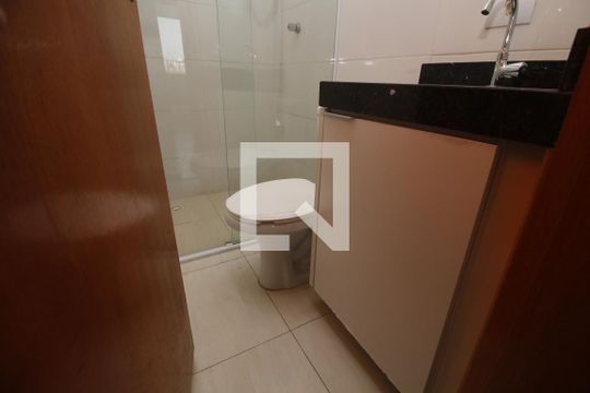 Banheiro de apartamento para alugar com 2 quartos, 42m² em Chácara Seis de Outubro, São Paulo
