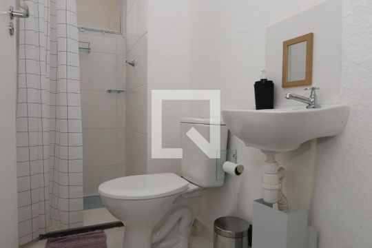 Banheiro de apartamento à venda com 2 quartos, 43m² em Colônia (zona Leste), São Paulo