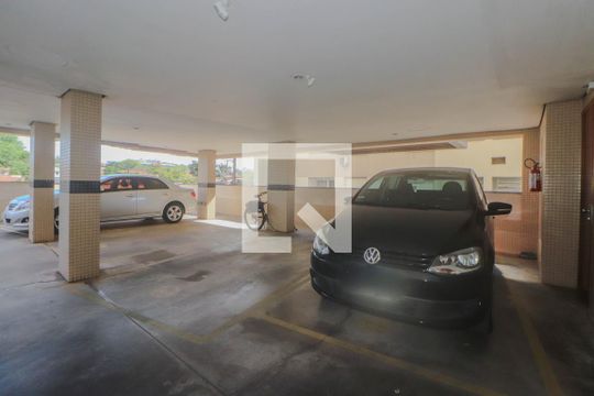 Garagem de apartamento para alugar com 1 quarto, 41m² em Passo da Areia, Porto Alegre