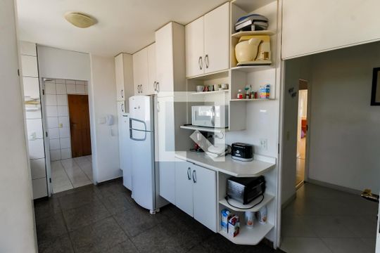 Cozinha - Armários de apartamento à venda com 4 quartos, 198m² em Vila Suzana, São Paulo