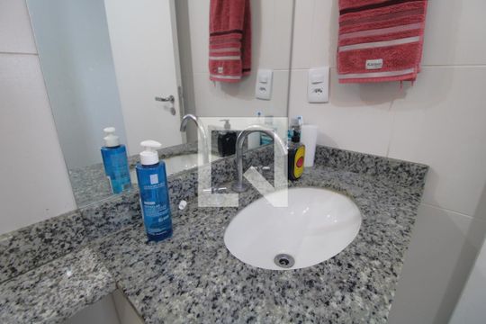 Pia banheiro comum de apartamento à venda com 2 quartos, 67m² em Socorro, São Paulo