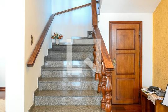 Escada de casa à venda com 3 quartos, 349m² em Bosque da Saúde, São Paulo