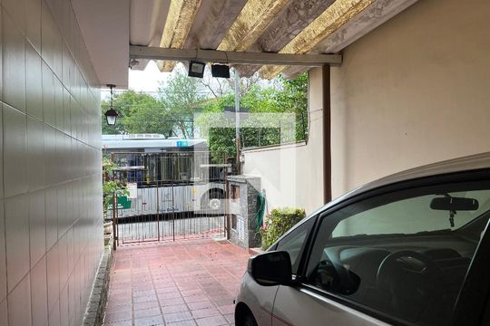 Garagem de casa à venda com 6 quartos, 500m² em Planalto Paulista, São Paulo