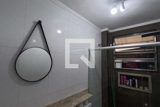 Banheiro de apartamento para alugar com 2 quartos, 70m² em Embaré, Santos