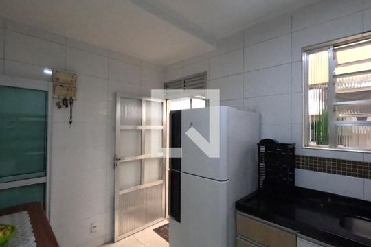 Cozinha de apartamento para alugar com 2 quartos, 70m² em Embaré, Santos
