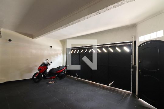 Garagem de casa à venda com 3 quartos, 153m² em Jardim Copacabana, São Bernardo do Campo