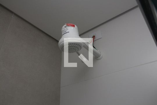 Banheiro de kitnet/studio para alugar com 1 quarto, 20m² em Vila Gomes Cardim, São Paulo