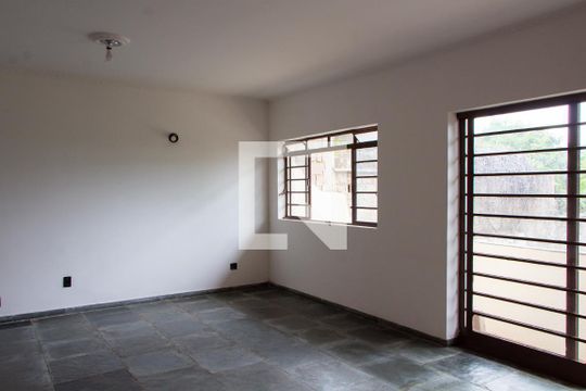 SALA de casa à venda com 3 quartos, 280m² em Jardim Sorirama (sousas), Campinas