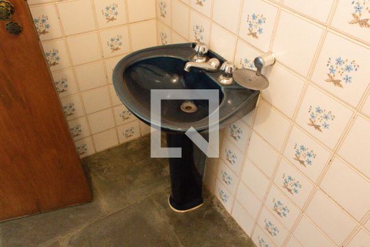 LAVABO de casa à venda com 3 quartos, 280m² em Jardim Sorirama (sousas), Campinas
