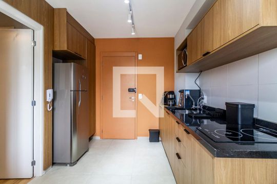 Cozinha de apartamento para alugar com 1 quarto, 27m² em Pinheiros, São Paulo