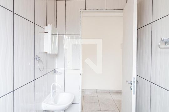 Banheiro de casa para alugar com 2 quartos, 60m² em Jardim Rosina, São Paulo