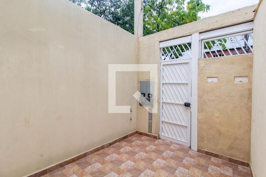Área comum de casa para alugar com 2 quartos, 60m² em Jardim Rosina, São Paulo