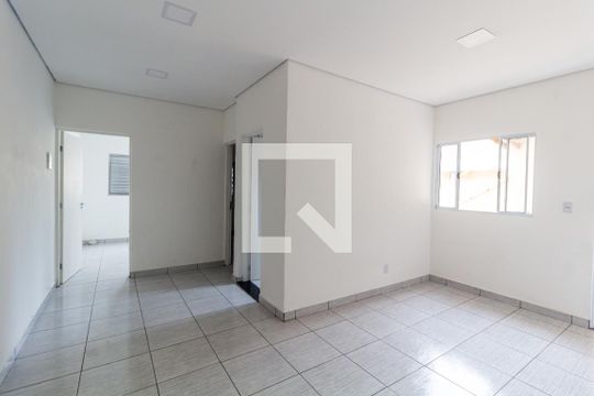 Casa para alugar com 2 quartos, 60m² em Jardim Rosina, São Paulo
