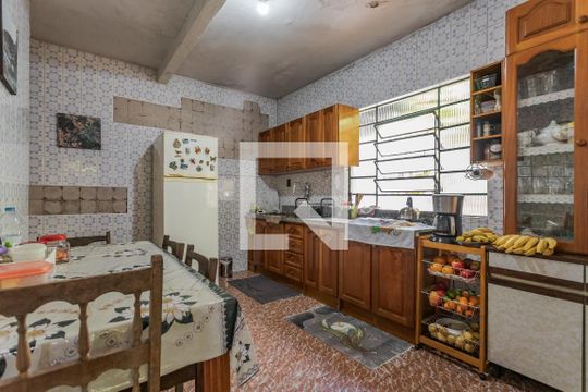 Cozinha de casa à venda com 4 quartos, 180m² em Jardim São Pedro, Porto Alegre