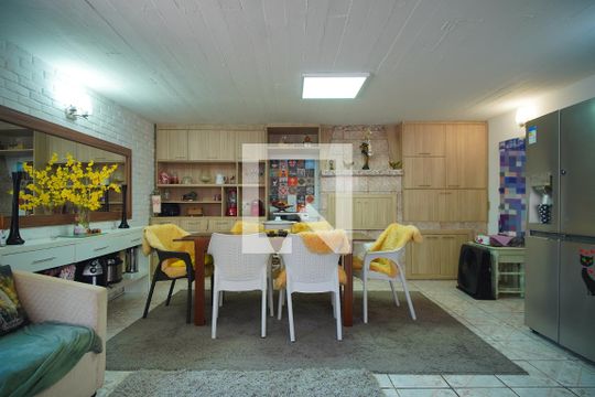 Cozinha 1 de casa à venda com 3 quartos, 300m² em Vila Ipiranga, Porto Alegre