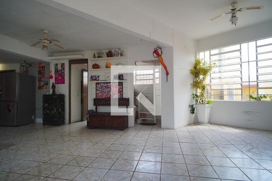 Garagem - Quatro Vagas de casa à venda com 3 quartos, 300m² em Vila Ipiranga, Porto Alegre