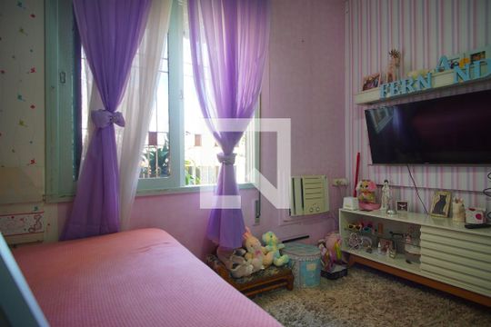 Quarto 2 de casa à venda com 3 quartos, 300m² em Vila Ipiranga, Porto Alegre