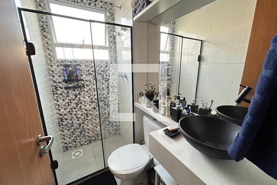 Banheiro de apartamento para alugar com 2 quartos, 43m² em Encantado, Rio de Janeiro