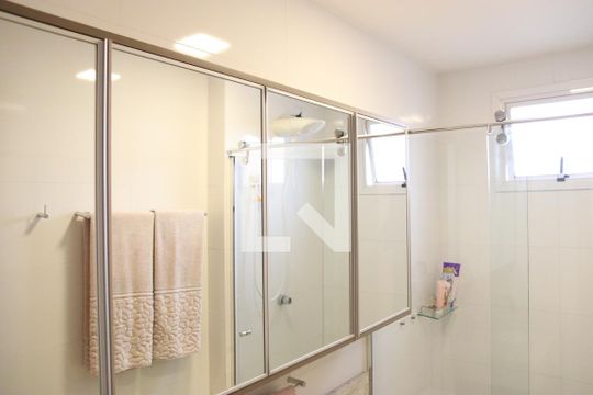 Banheiro da Suíte 3 de apartamento para alugar com 3 quartos, 115m² em Jardim Goiás, Goiânia