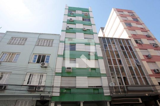 Fachada de kitnet/studio à venda com 1 quarto, 41m² em Centro Histórico, Porto Alegre
