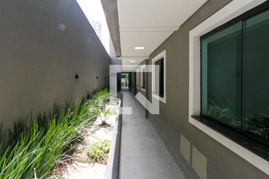 Corredor de apartamento para alugar com 2 quartos, 44m² em Vila Ema, São Paulo