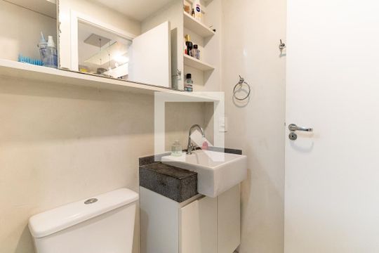 Banheiro de apartamento para alugar com 1 quarto, 35m² em Aclimação, São Paulo