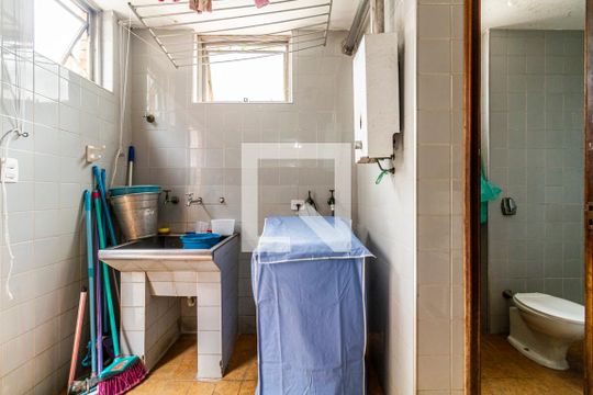 Área de Serviço de casa para alugar com 4 quartos, 385m² em Boaçava, São Paulo