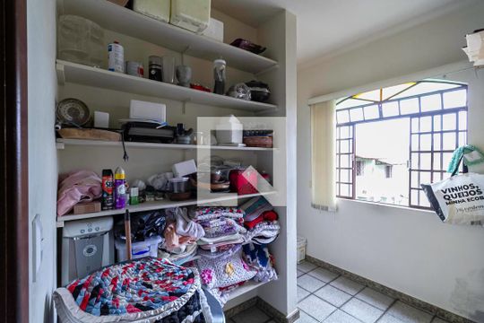 Área de serviço de casa à venda com 3 quartos, 235m² em Santa Amélia, Belo Horizonte