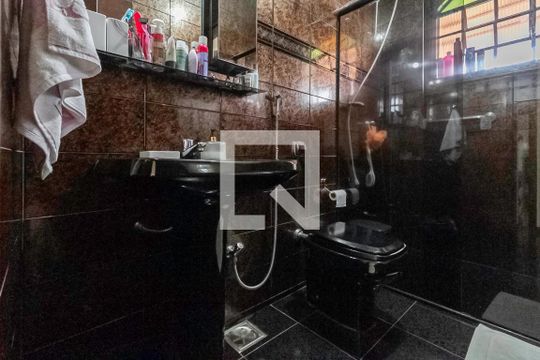 Banheiro da suíte de casa à venda com 3 quartos, 235m² em Santa Amélia, Belo Horizonte