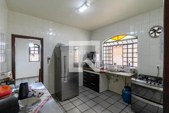 Cozinha de casa à venda com 3 quartos, 235m² em Santa Amélia, Belo Horizonte