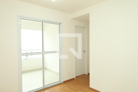 Apartamento à venda com 2 quartos, 42m² em Vila Carmosina, São Paulo