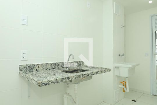 Cozinha de apartamento à venda com 2 quartos, 42m² em Vila Carmosina, São Paulo
