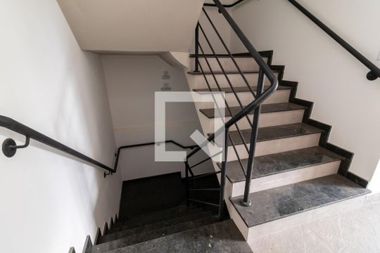 Escada de apartamento à venda com 2 quartos, 45m² em Santana, São Paulo