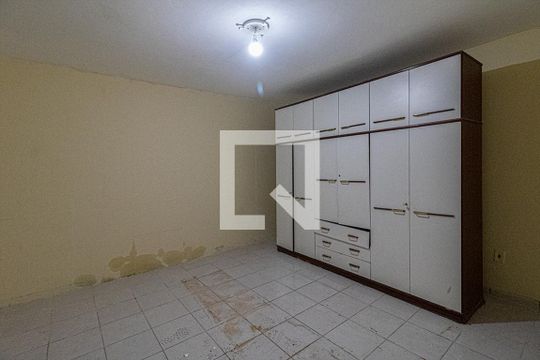 Quarto 1 de casa à venda com 3 quartos, 230m² em Parque Bristol, São Paulo
