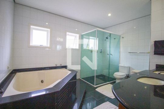 Banheiro da Suíte 1 de casa de condomínio para alugar com 4 quartos, 720m² em Villa Solo, Votorantim
