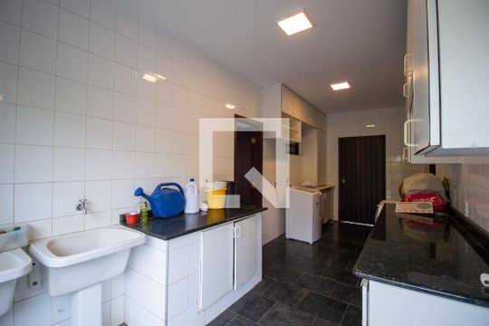 Área de Serviço de casa de condomínio para alugar com 4 quartos, 720m² em Villa Solo, Votorantim