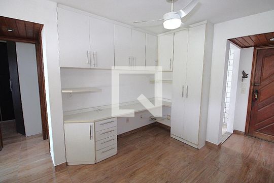 Sala de apartamento à venda com 2 quartos, 51m² em Jardim Sulacap, Rio de Janeiro