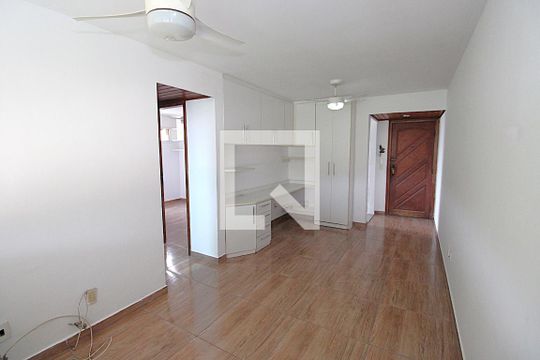 Sala de apartamento à venda com 2 quartos, 51m² em Jardim Sulacap, Rio de Janeiro