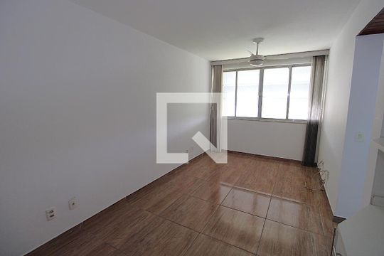 Sala de apartamento à venda com 2 quartos, 51m² em Jardim Sulacap, Rio de Janeiro