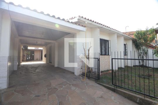 Área externa de casa à venda com 2 quartos, 50m² em Harmonia, Canoas