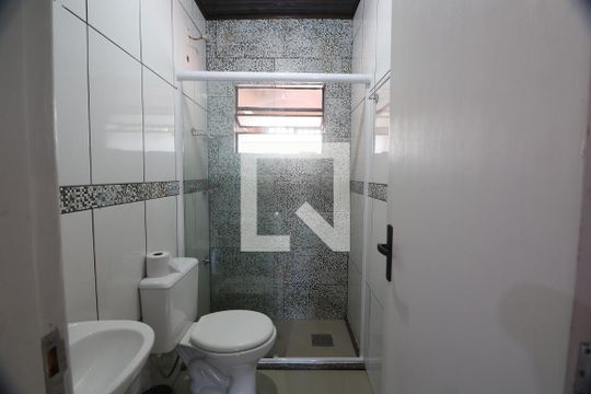 Banheiro de casa à venda com 2 quartos, 50m² em Harmonia, Canoas