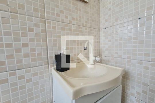 Banheiro da Suíte 1 de casa à venda com 2 quartos, 119m² em Jardim do Papai, Guarulhos