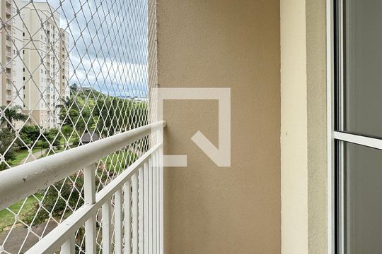 Sacada de apartamento para alugar com 3 quartos, 68m² em Jardim Tupanci, Barueri