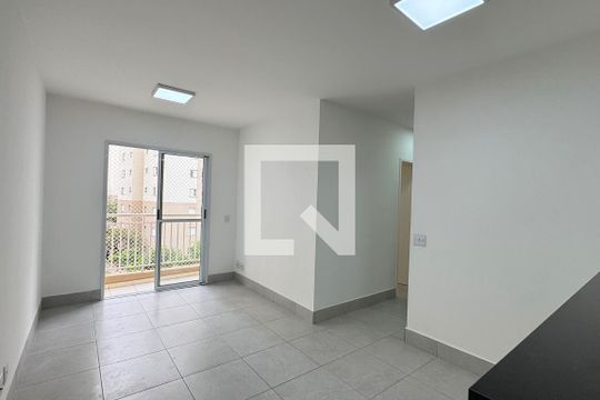 Apartamento para alugar com 3 quartos, 68m² em Jardim Tupanci, Barueri