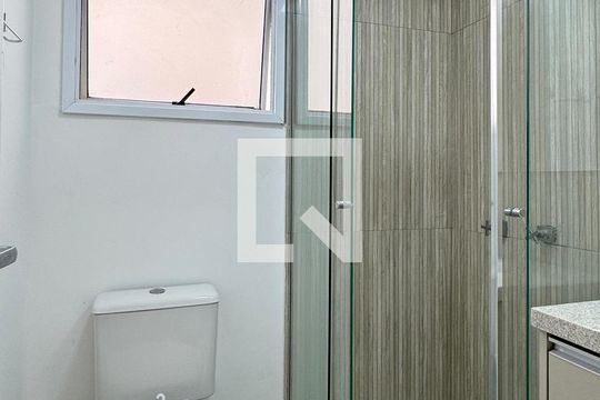 Banheiro da Suíte 1 de apartamento para alugar com 3 quartos, 68m² em Jardim Tupanci, Barueri