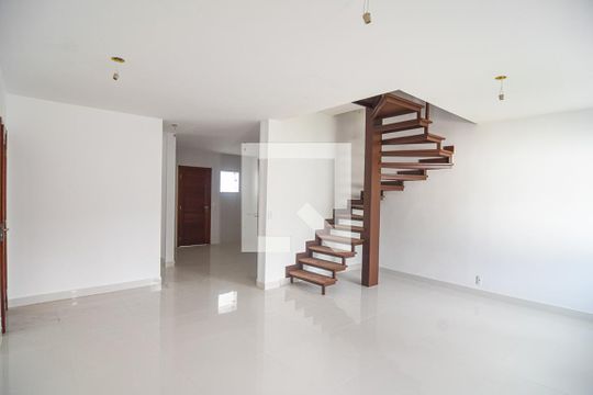 Casa à venda com 3 quartos, 105m² em Engenho do Mato, Niterói