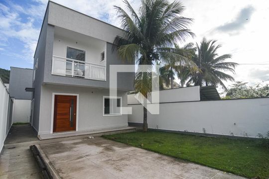 Fachada de casa à venda com 3 quartos, 105m² em Engenho do Mato, Niterói