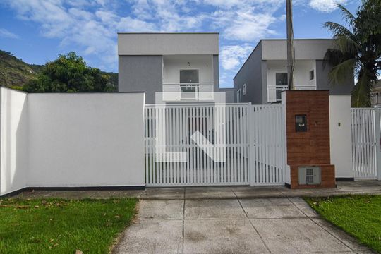 Fachada de casa à venda com 3 quartos, 110m² em Engenho do Mato, Niterói